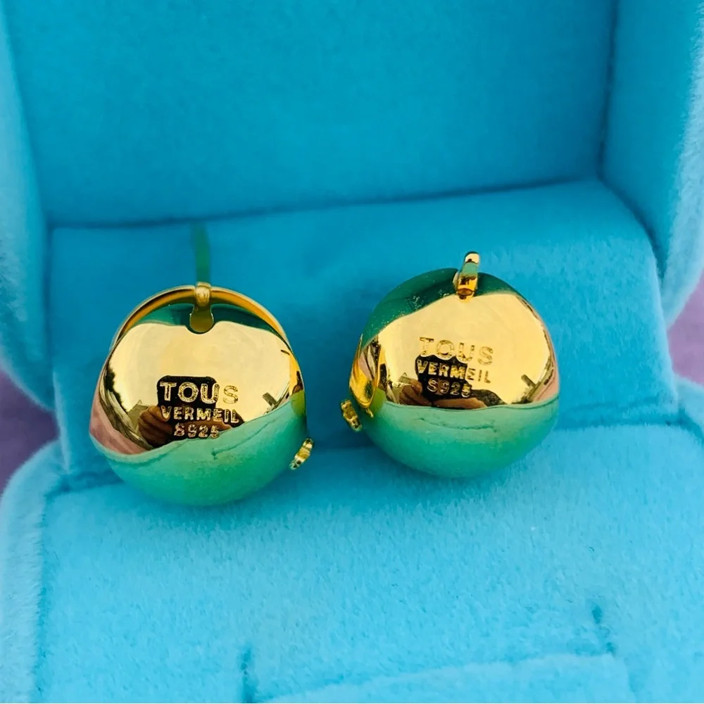TOUS Gold Bear on Round White Pearl Studs Scoops Earrings - Picture 9 of 16